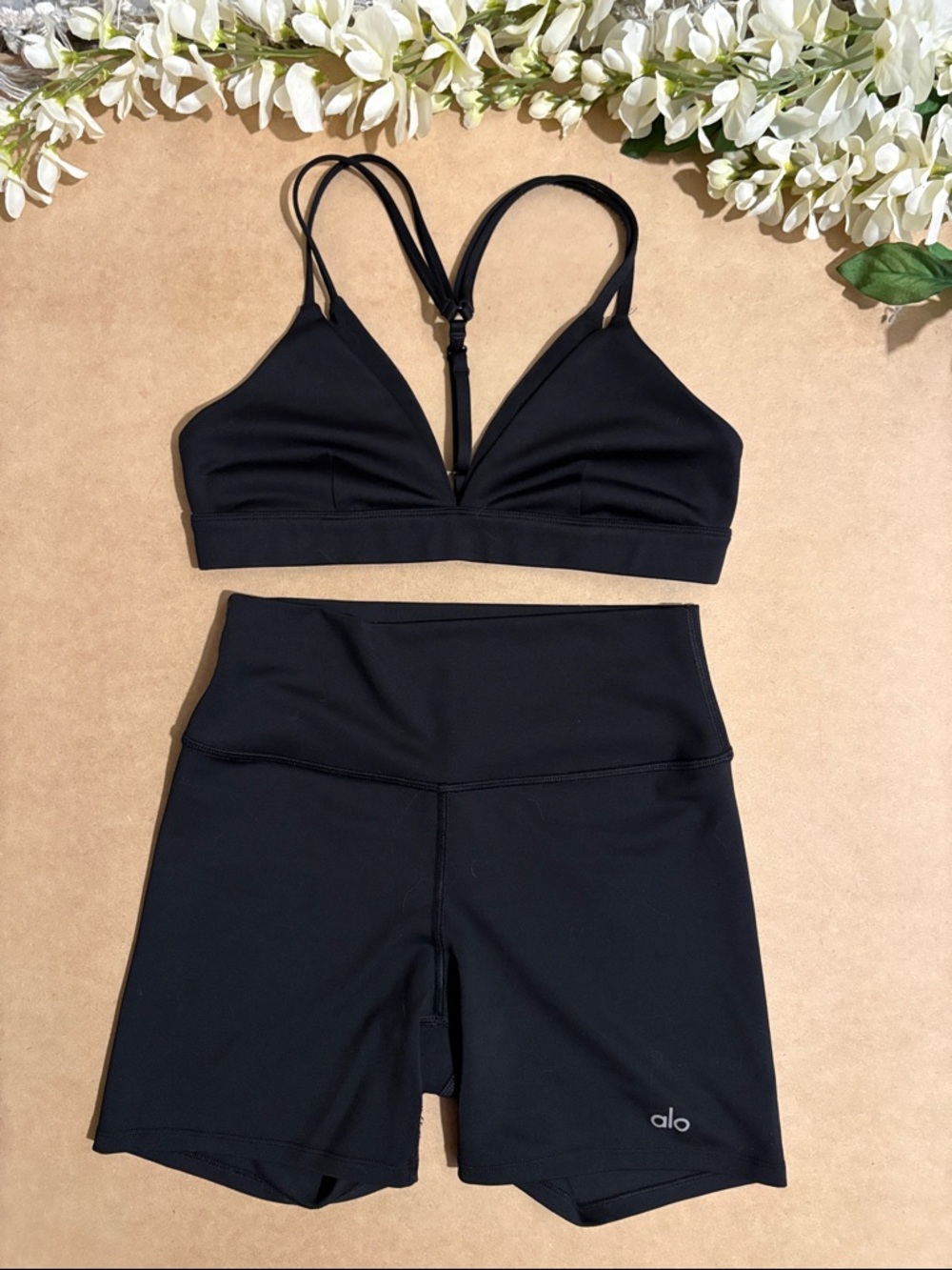 Alo Yoga Airlift Set Layer-Up Sports Bra (Small) & Airlift Shorts (Medium)